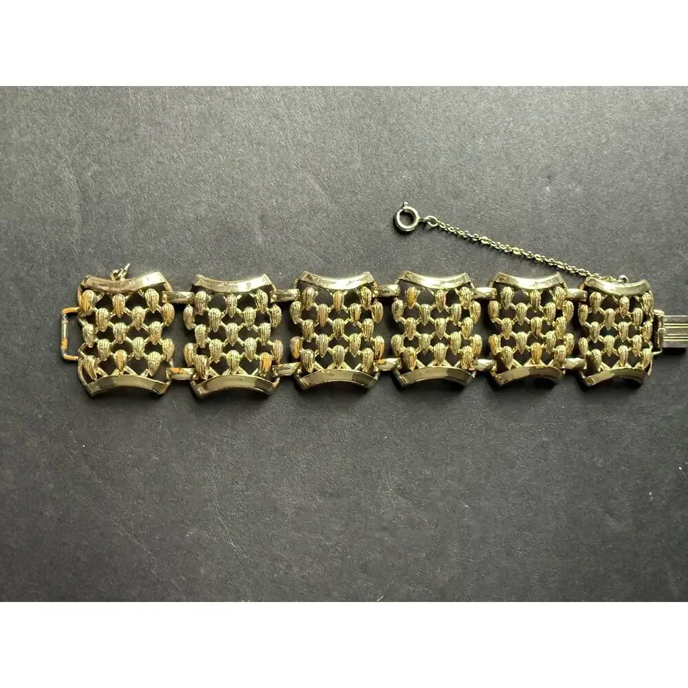 Vintage Coro Signed Goldtone Panel Link Wide Chunky Leaves 7” Retro Bracelet